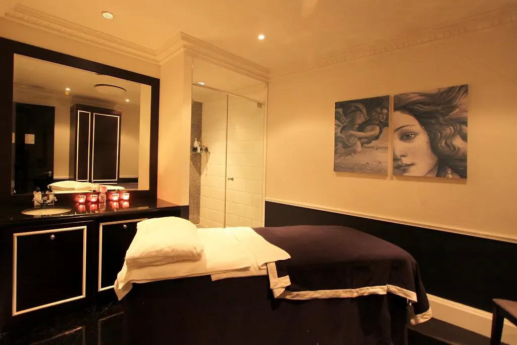 Cape Royale Luxury Suites Cape Town Hotel
