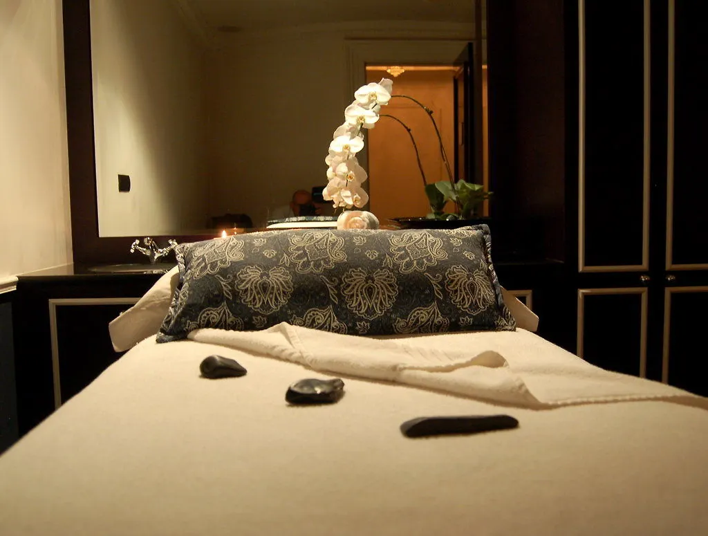 Cape Royale Luxury Suites Cape Town Hotel